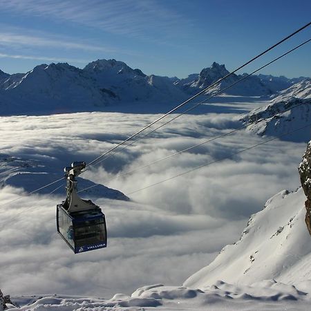 Haus Anna Apartments Langen am Arlberg Bagian luar foto