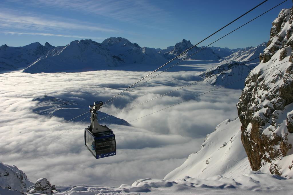 Haus Anna Apartments Langen am Arlberg Bagian luar foto